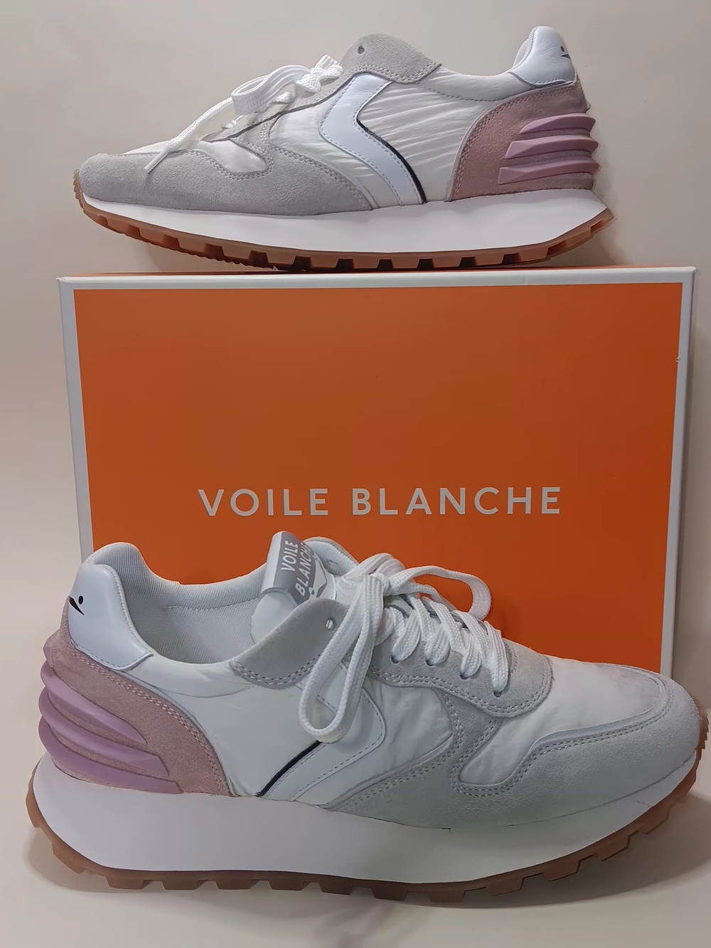Voile Blanche Women’s White & Pink Suede-Trim Runner